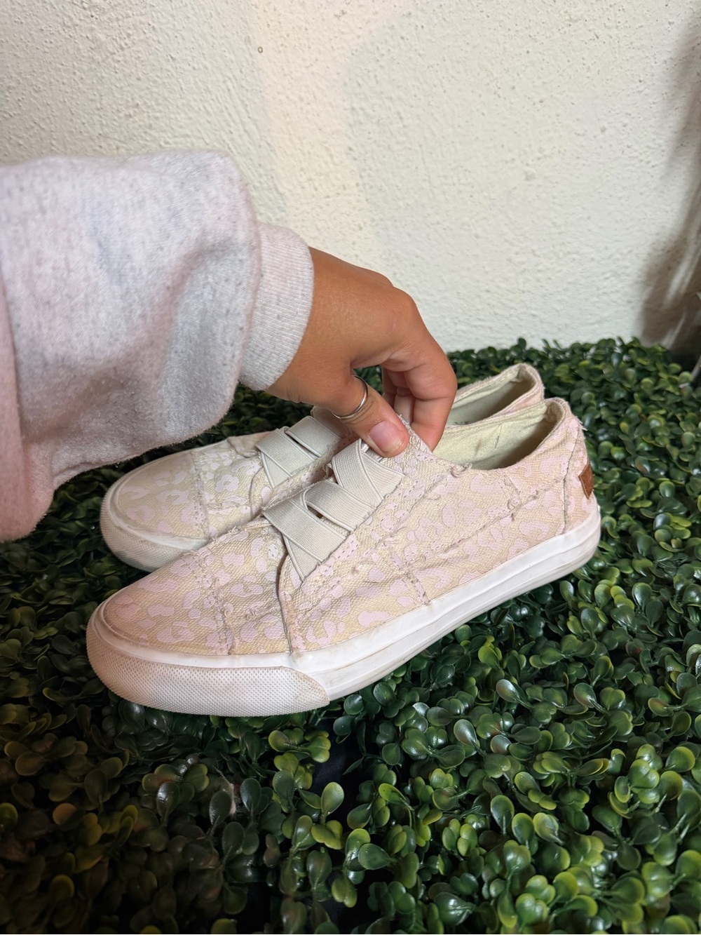Women’s Lace Slip-On Sneakers in Light Pink